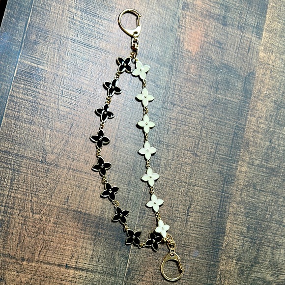 Elegant Black and White Floral Bag charm - Picture 1 of 1